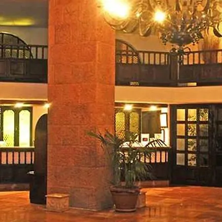 Parque Tropical מלון 4*